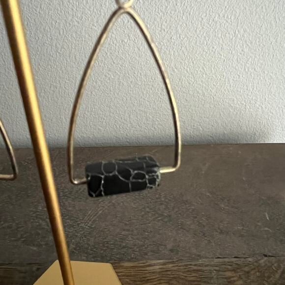 Gold tone triangle crackled bar sophisticated elegant unique drop earrings - Picture 2 of 4